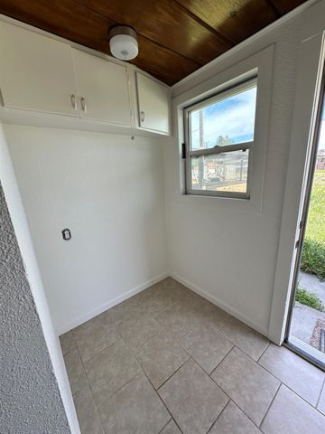 917 9th St, Turlock, CA 95380