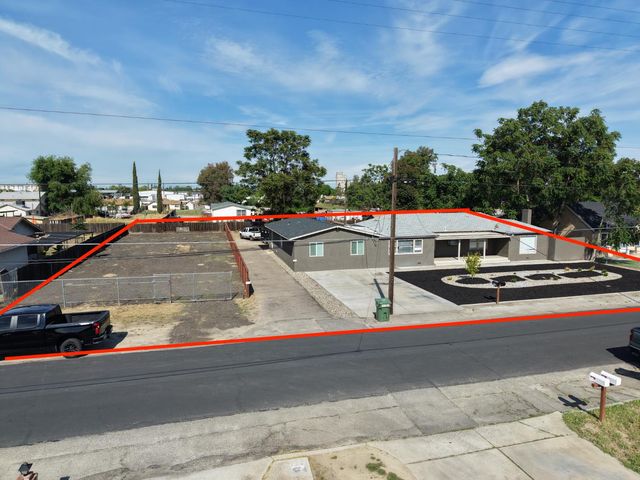 917 9th St, Turlock, CA 95380