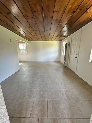 917 9th St, Turlock, CA 95380