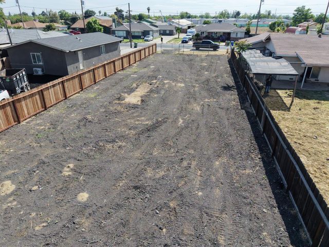 917 9th St, Turlock, CA 95380