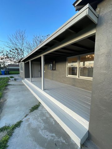 917 9th St, Turlock, CA 95380