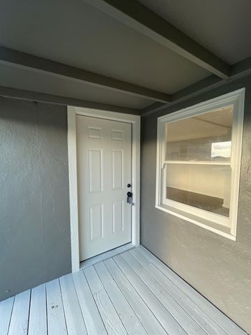 917 9th St, Turlock, CA 95380