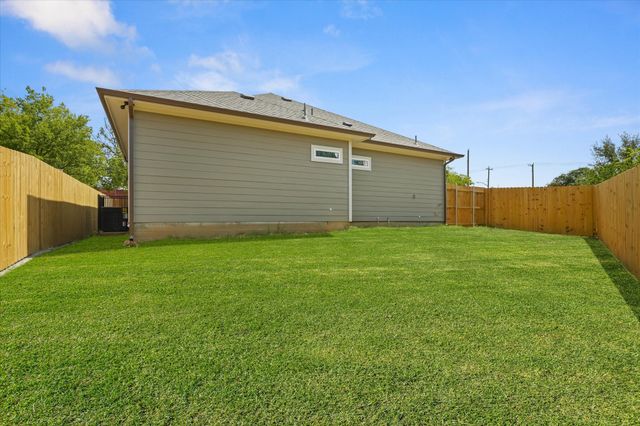 3105 N Pecan Street, Fort Worth, TX 76106