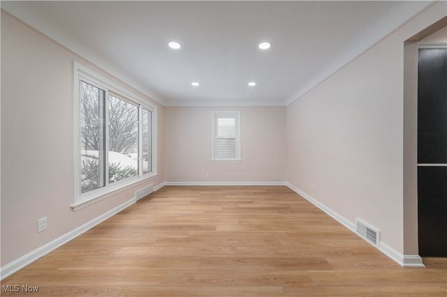 7424 Traymore Avenue, Brooklyn, OH 44144