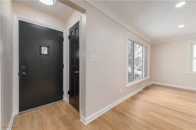 7424 Traymore Avenue, Brooklyn, OH 44144