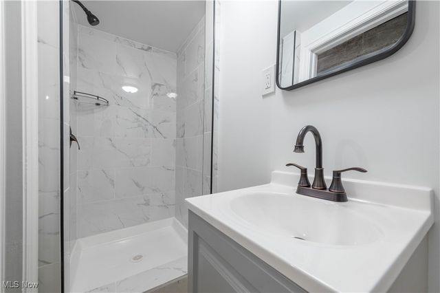 7424 Traymore Avenue, Brooklyn, OH 44144