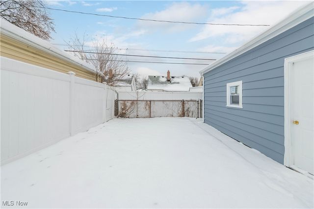 7424 Traymore Avenue, Brooklyn, OH 44144