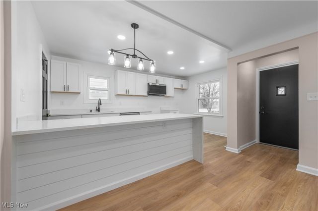 7424 Traymore Avenue, Brooklyn, OH 44144