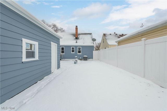 7424 Traymore Avenue, Brooklyn, OH 44144