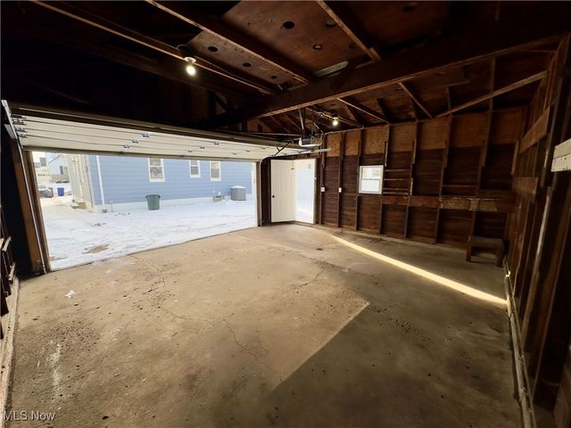 7424 Traymore Avenue, Brooklyn, OH 44144