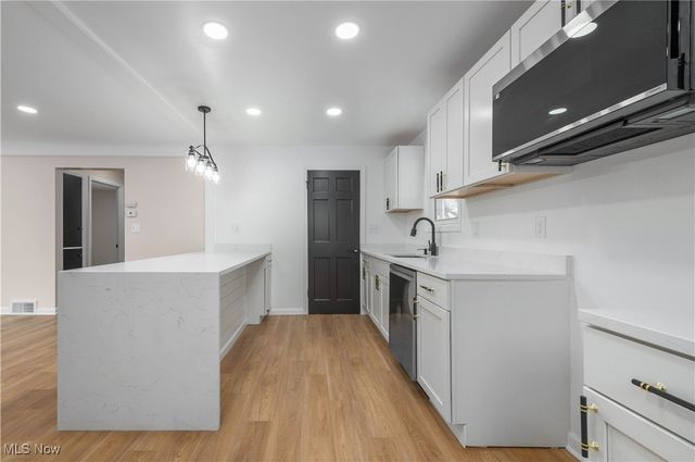 7424 Traymore Avenue, Brooklyn, OH 44144