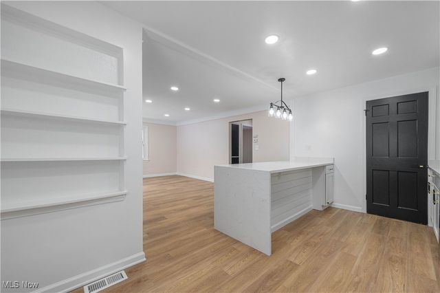 7424 Traymore Avenue, Brooklyn, OH 44144