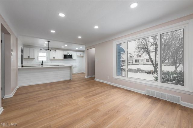 7424 Traymore Avenue, Brooklyn, OH 44144