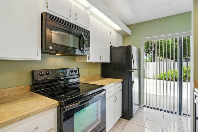 622 6th Way 22d5410, West Palm Beach, FL 33407