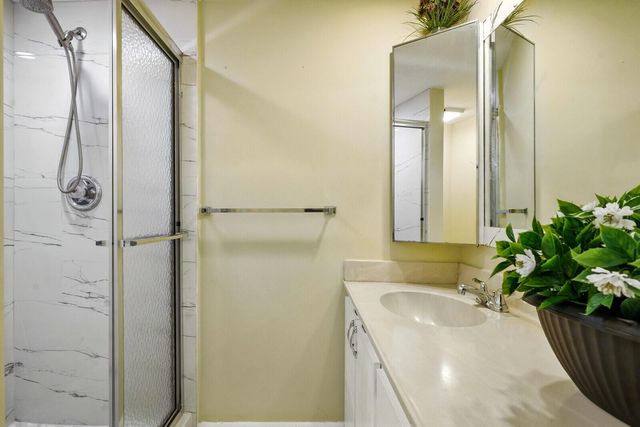 622 6th Way 22d5410, West Palm Beach, FL 33407