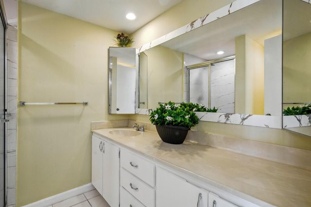 622 6th Way 22d5410, West Palm Beach, FL 33407