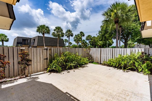 622 6th Way 22d5410, West Palm Beach, FL 33407