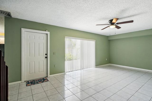 622 6th Way 22d5410, West Palm Beach, FL 33407