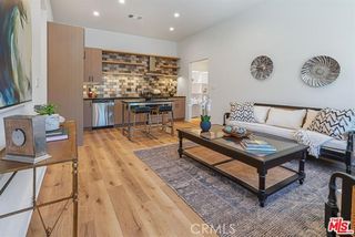 22645 Burbank Boulevard, Woodland Hills (los Angeles), CA 91367