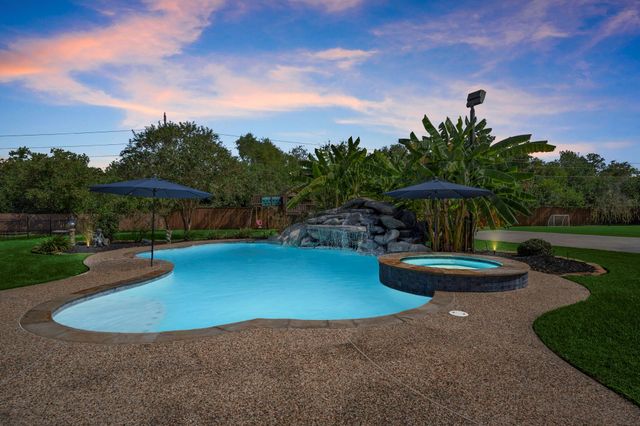 7 Compton Manor Drive, Spring, TX 77379