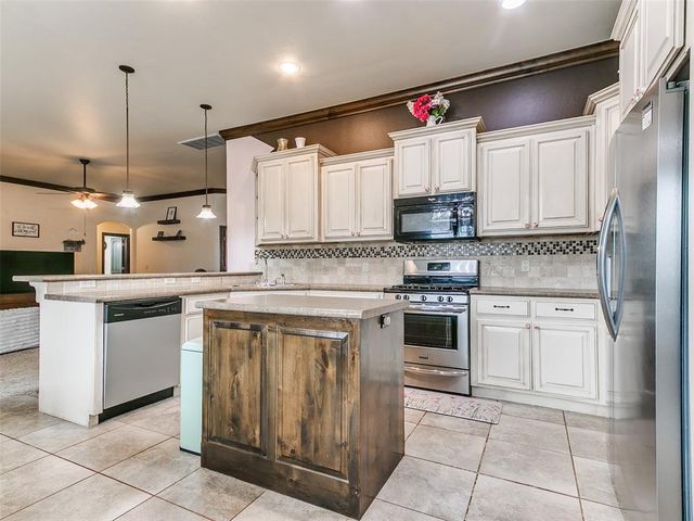 488 NE 21st Street, Newcastle, OK 73065