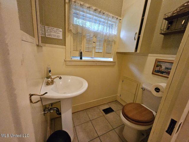 1711 Cherry Street, Vicksburg, MS 39180