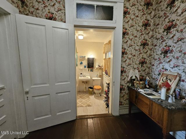 1711 Cherry Street, Vicksburg, MS 39180