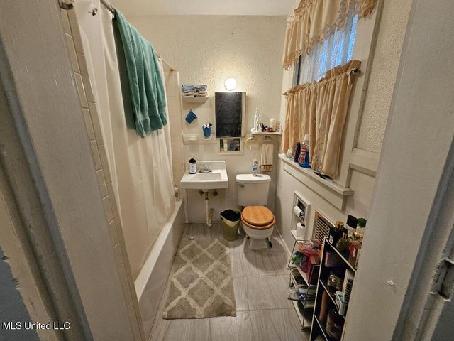 1711 Cherry Street, Vicksburg, MS 39180