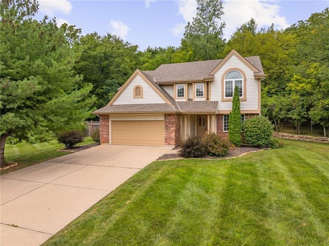 3010 S Bradford Lane, Blue Springs, MO 64015