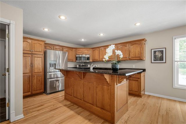 3010 S Bradford Lane, Blue Springs, MO 64015