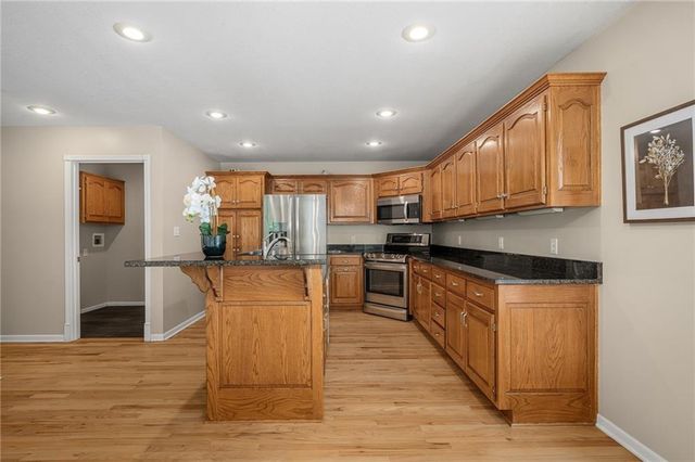 3010 S Bradford Lane, Blue Springs, MO 64015