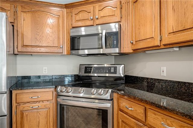 3010 S Bradford Lane, Blue Springs, MO 64015