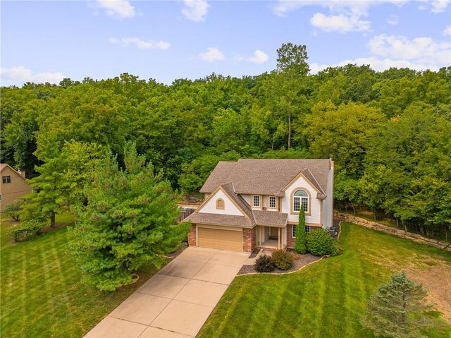 3010 S Bradford Lane, Blue Springs, MO 64015