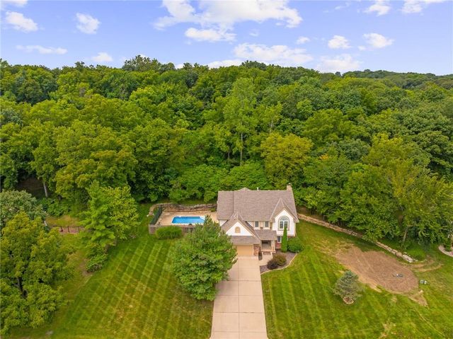 3010 S Bradford Lane, Blue Springs, MO 64015