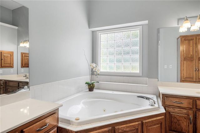3010 S Bradford Lane, Blue Springs, MO 64015