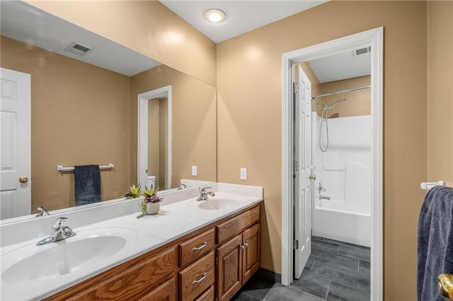 3010 S Bradford Lane, Blue Springs, MO 64015