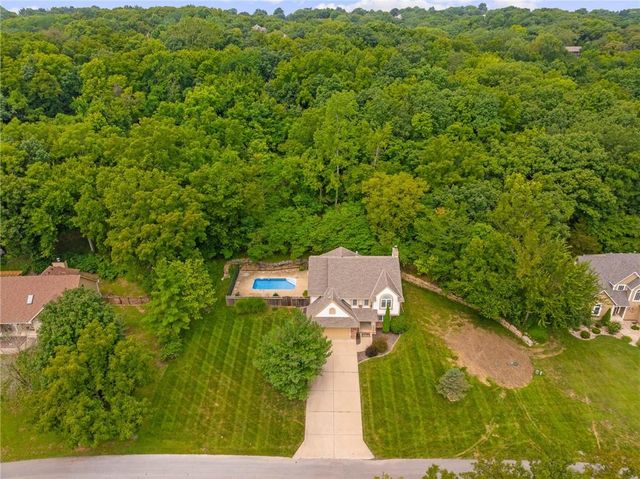 3010 S Bradford Lane, Blue Springs, MO 64015