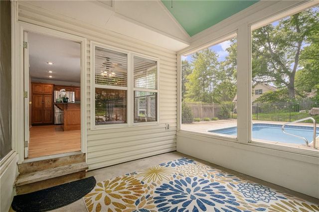 3010 S Bradford Lane, Blue Springs, MO 64015