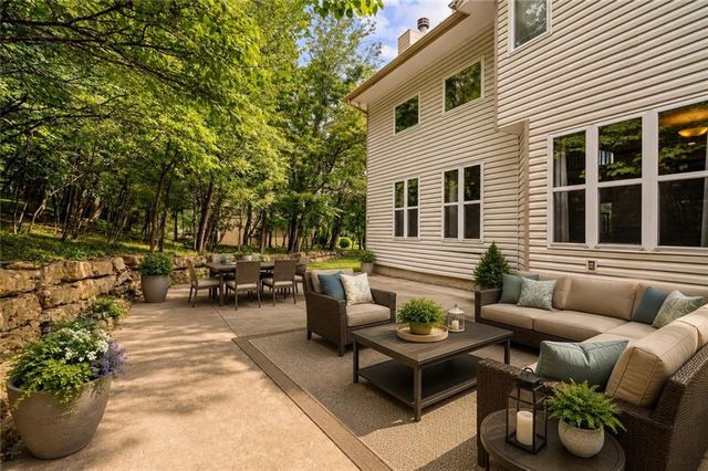 3010 S Bradford Lane, Blue Springs, MO 64015