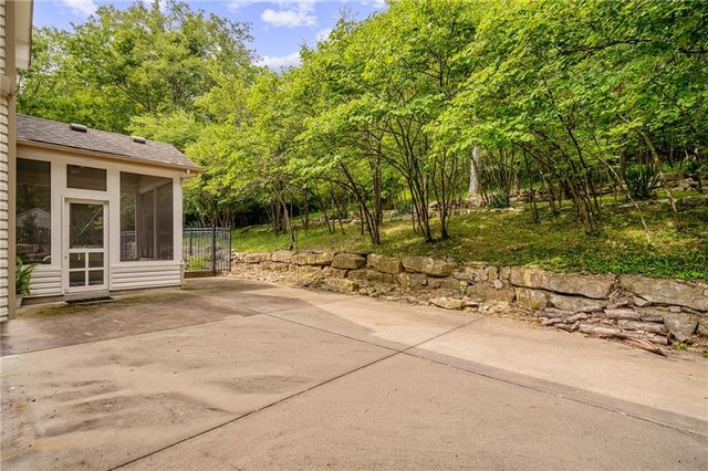 3010 S Bradford Lane, Blue Springs, MO 64015