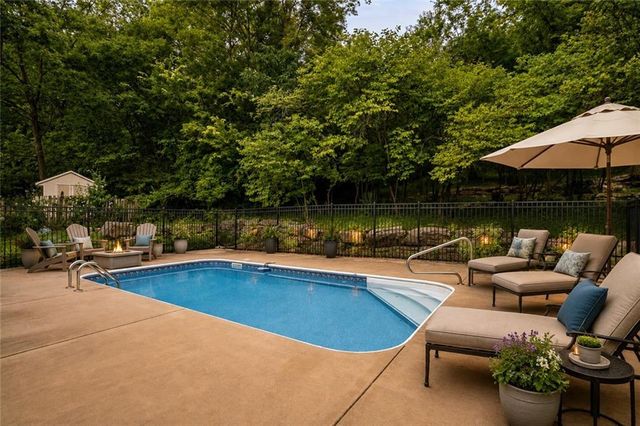 3010 S Bradford Lane, Blue Springs, MO 64015