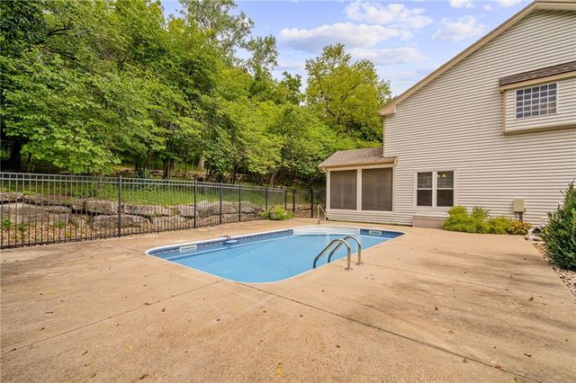 3010 S Bradford Lane, Blue Springs, MO 64015
