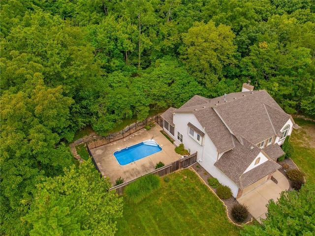 3010 S Bradford Lane, Blue Springs, MO 64015