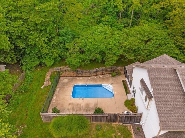 3010 S Bradford Lane, Blue Springs, MO 64015
