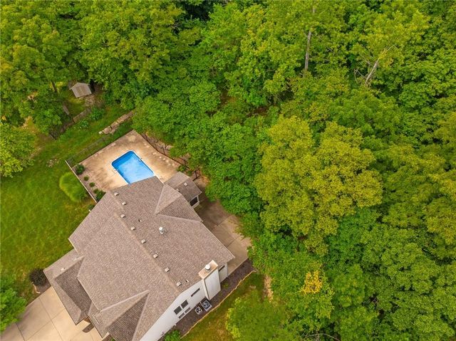 3010 S Bradford Lane, Blue Springs, MO 64015