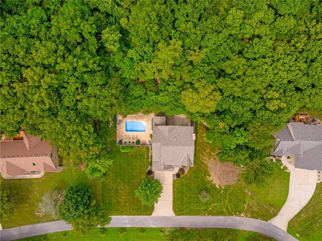 3010 S Bradford Lane, Blue Springs, MO 64015