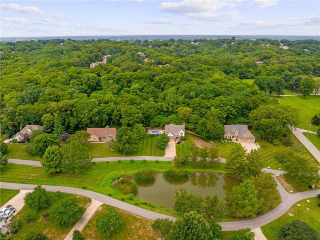 3010 S Bradford Lane, Blue Springs, MO 64015