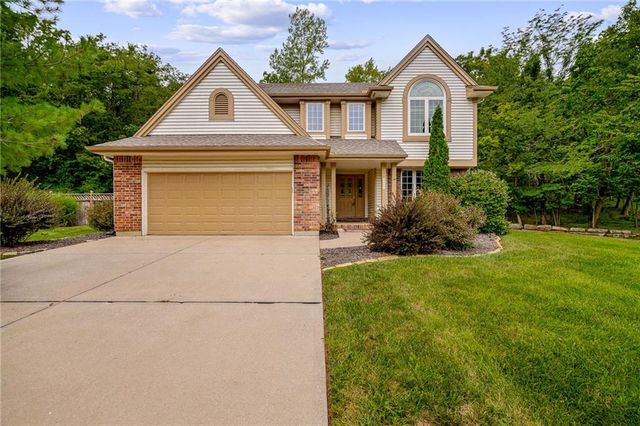 3010 S Bradford Lane, Blue Springs, MO 64015