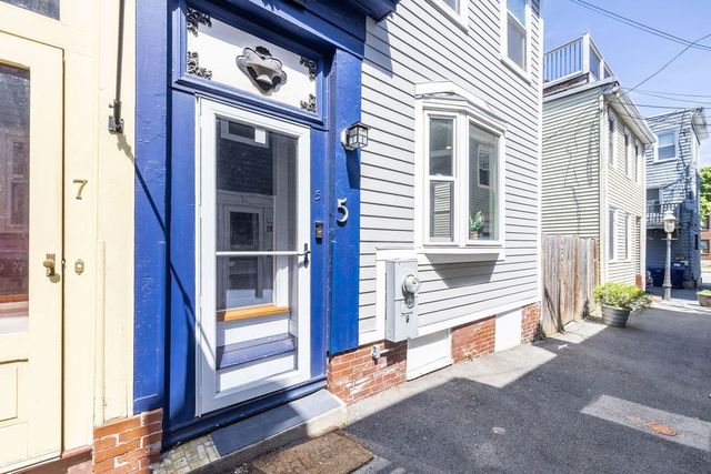 5 Lexington Ave, Boston, MA 02129