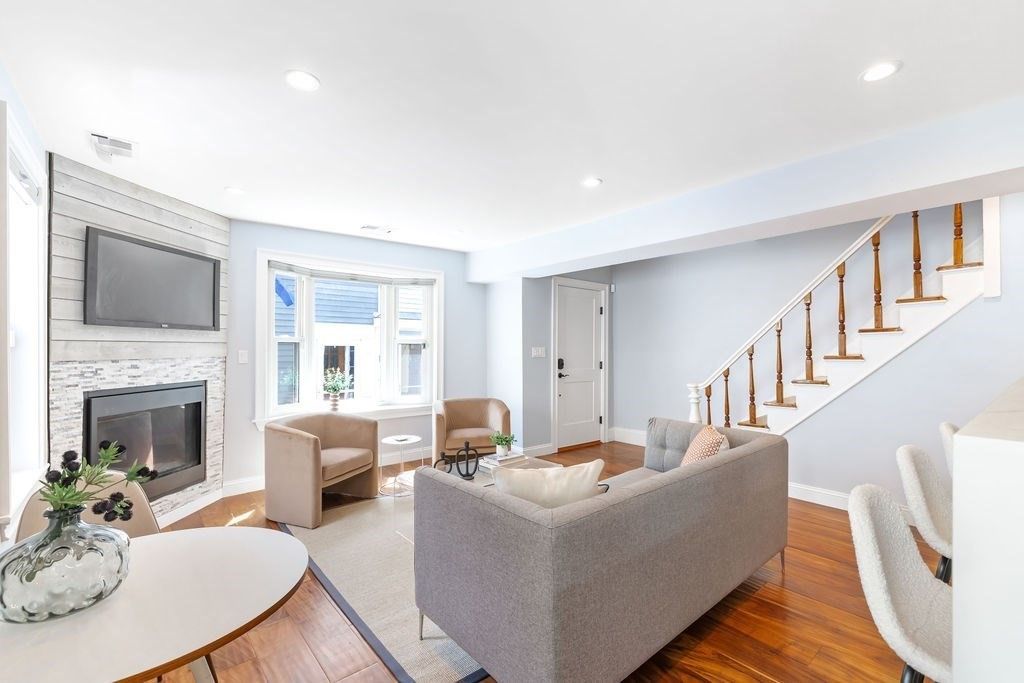 5 Lexington Ave, Boston, MA 02129